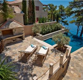 Luxury 4 Bedroom Beach Front Villa with infinity pool sleeps 8 